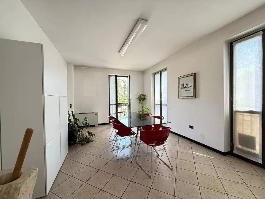 Immagine 5 di Appartamento in vendita  in Via contrada del barbone, 1 a Rovato