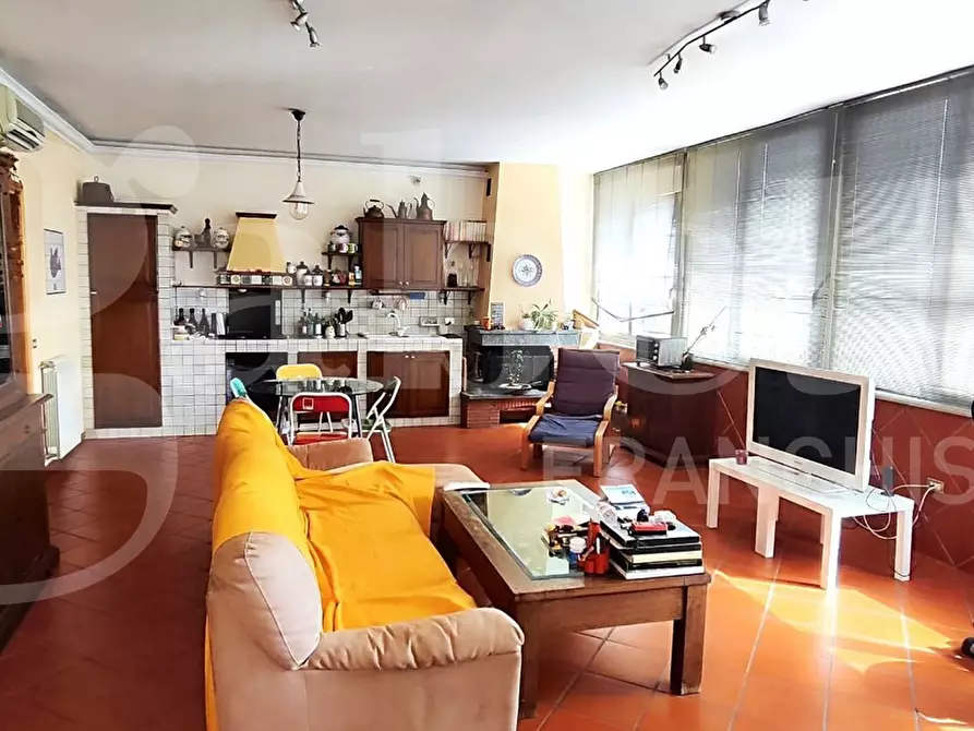 Immagine 2 di Appartamento in vendita  in Via Reggia Di Portici a Napoli