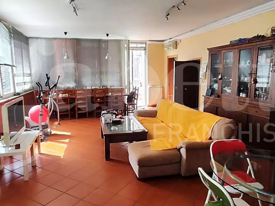 Immagine 3 di Appartamento in vendita  in Via Reggia Di Portici a Napoli