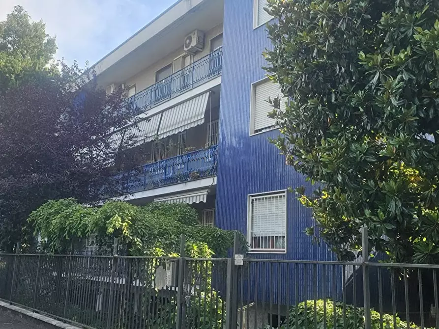 Immagine 1 di Magazzino in vendita  in Via Delle Gardenie, 11 a Cusano Milanino