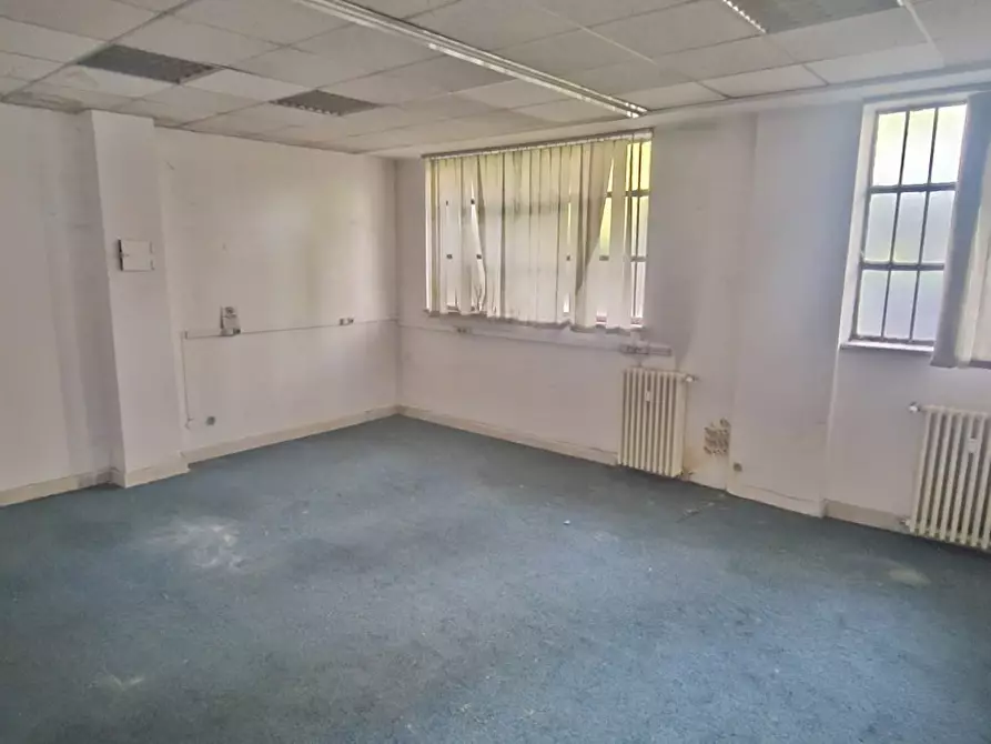 Immagine 5 di Magazzino in vendita  in Via Delle Gardenie, 11 a Cusano Milanino