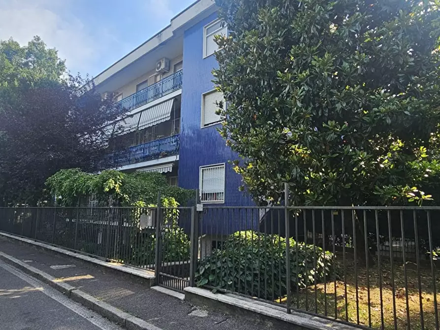 Immagine 2 di Magazzino in vendita  in Via Delle Gardenie, 11 a Cusano Milanino