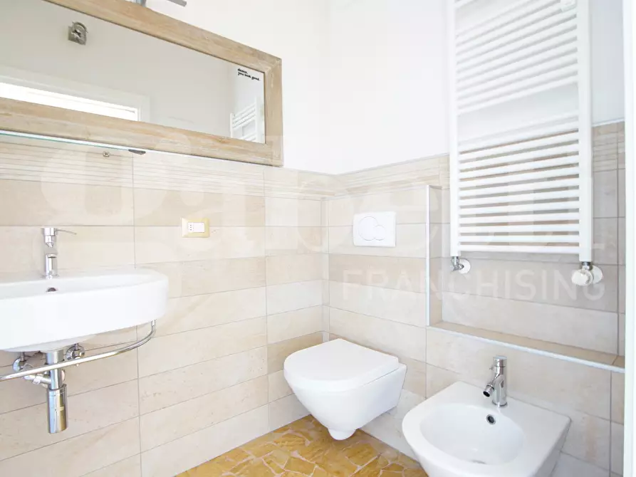 Immagine 11 di Appartamento in vendita  in Via Tevere, . a Venezia