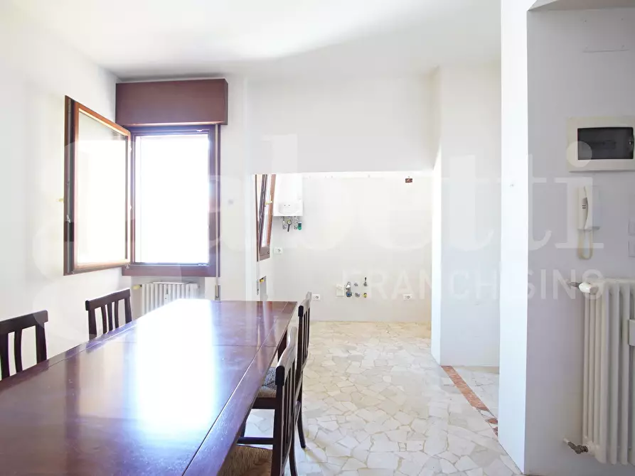 Immagine 2 di Appartamento in vendita  in Via Tevere, . a Venezia