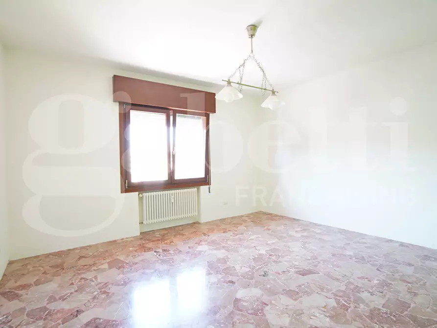 Immagine 17 di Appartamento in vendita  in Via Tevere, . a Venezia