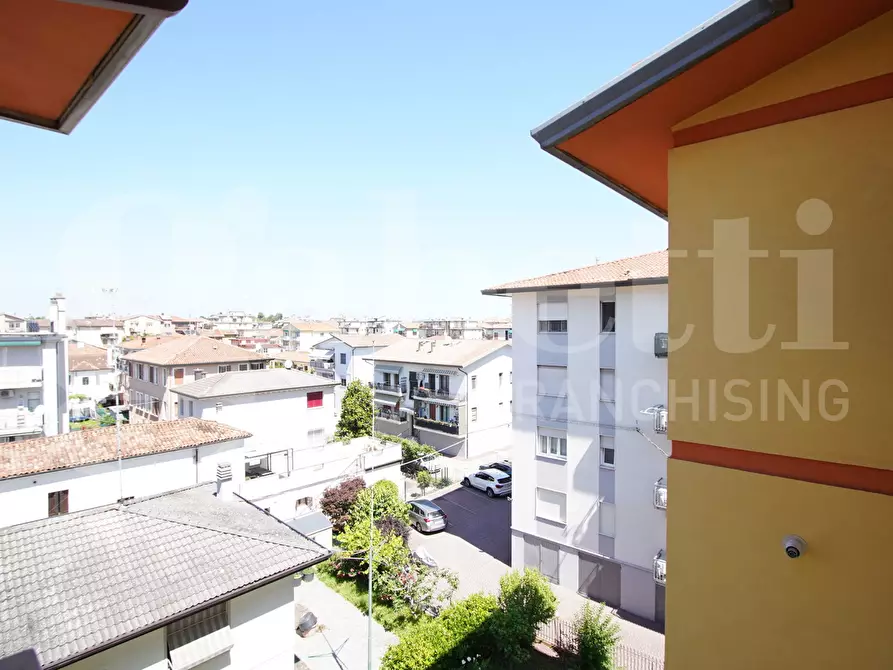 Immagine 4 di Appartamento in vendita  in Via Tevere, . a Venezia