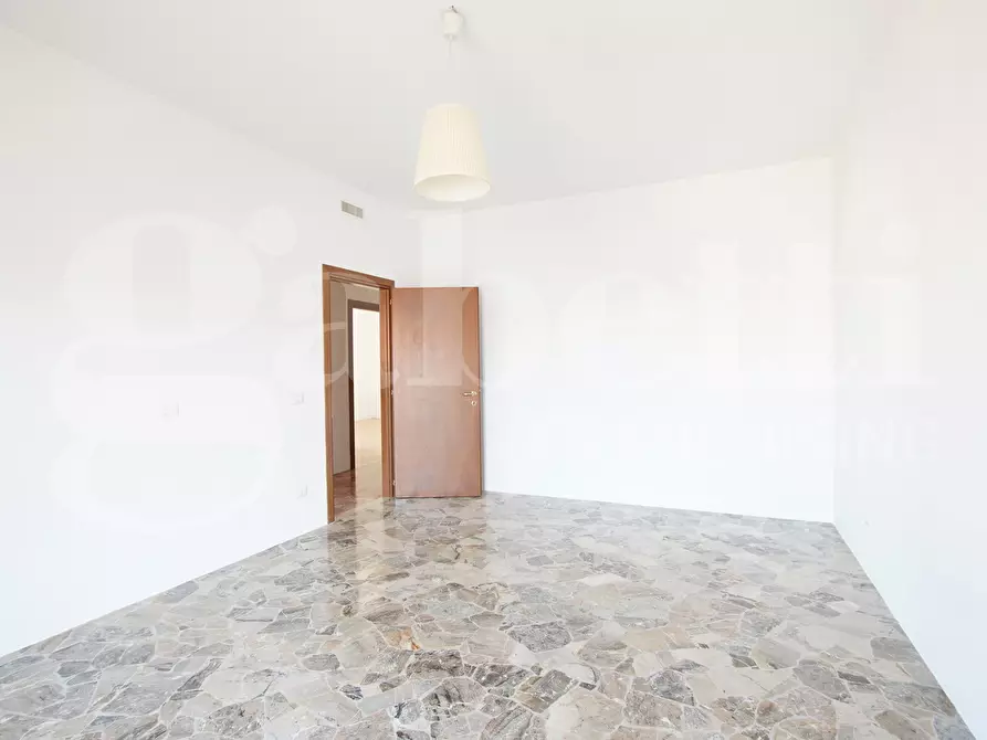 Immagine 14 di Appartamento in vendita  in Via Tevere, . a Venezia