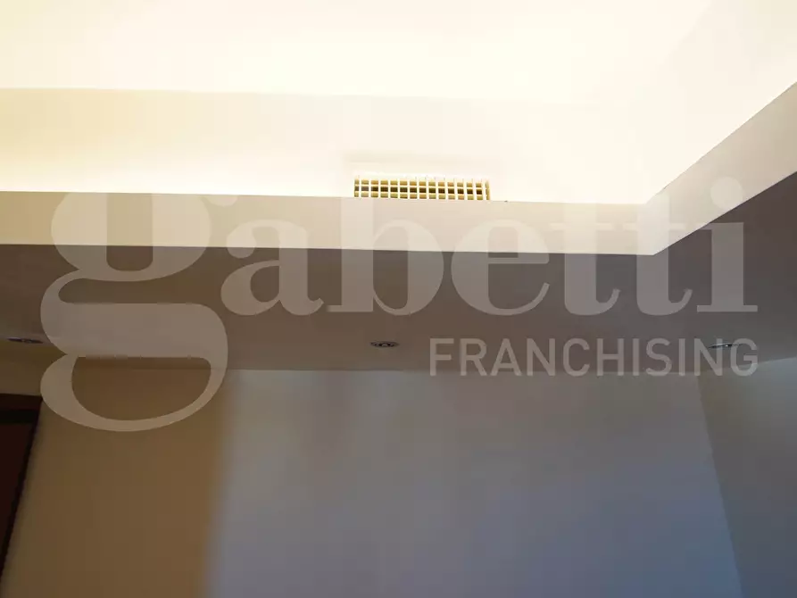 Immagine 25 di Appartamento in vendita  in Via Tevere, . a Venezia