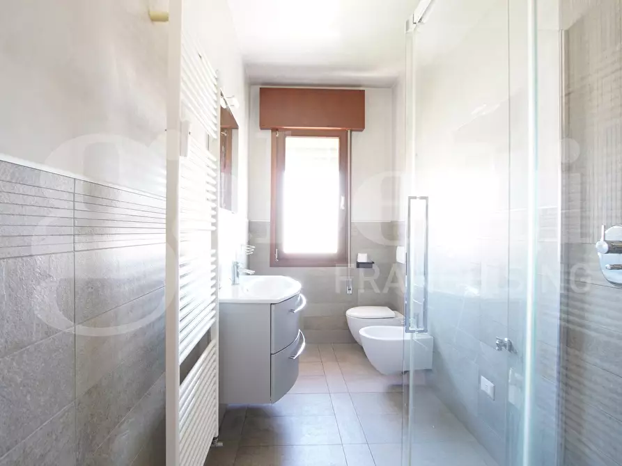 Immagine 22 di Appartamento in vendita  in Via Tevere, . a Venezia