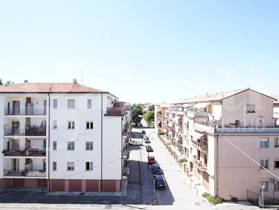 Immagine 15 di Appartamento in vendita  in Via Tevere, . a Venezia