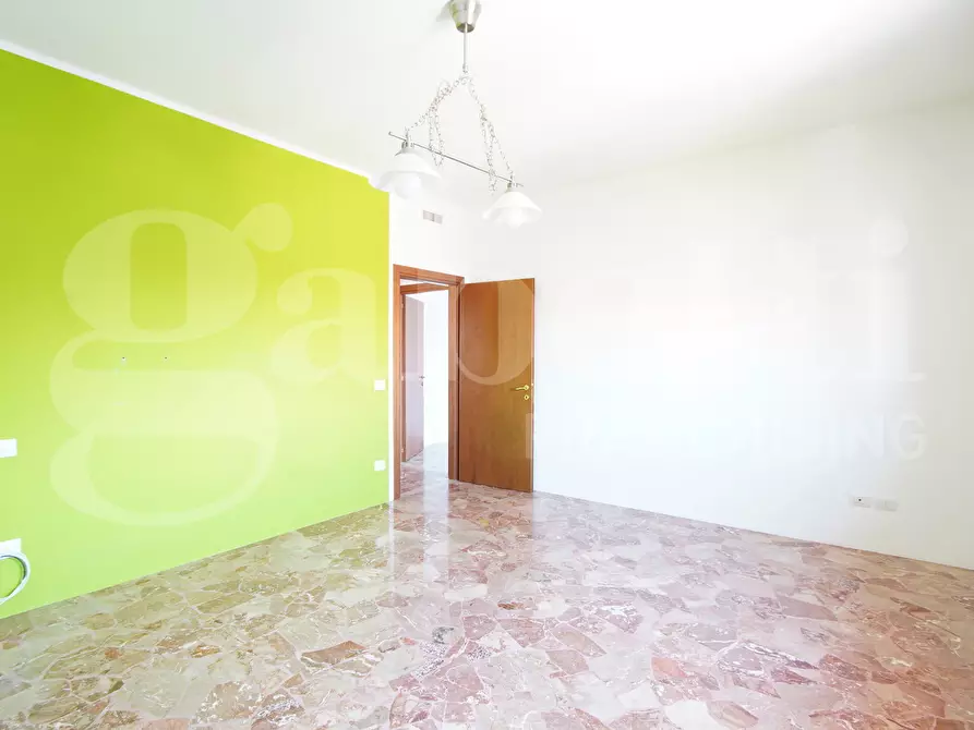 Immagine 19 di Appartamento in vendita  in Via Tevere, . a Venezia