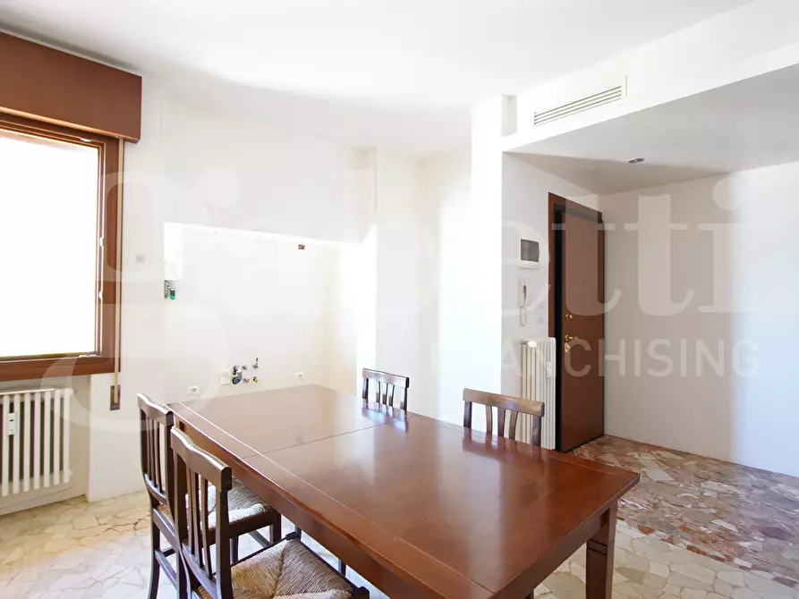 Immagine 3 di Appartamento in vendita  in Via Tevere, . a Venezia