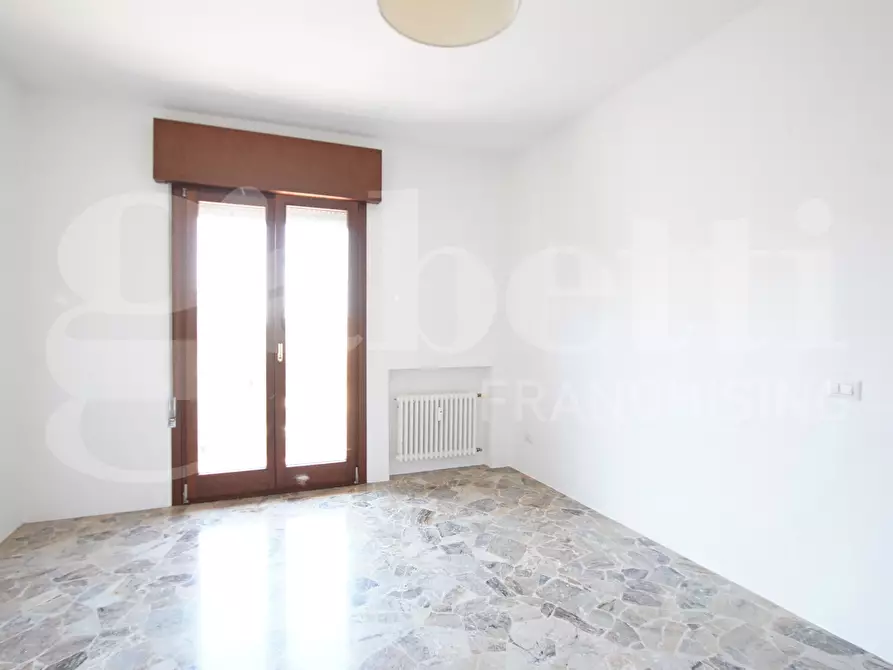 Immagine 16 di Appartamento in vendita  in Via Tevere, . a Venezia