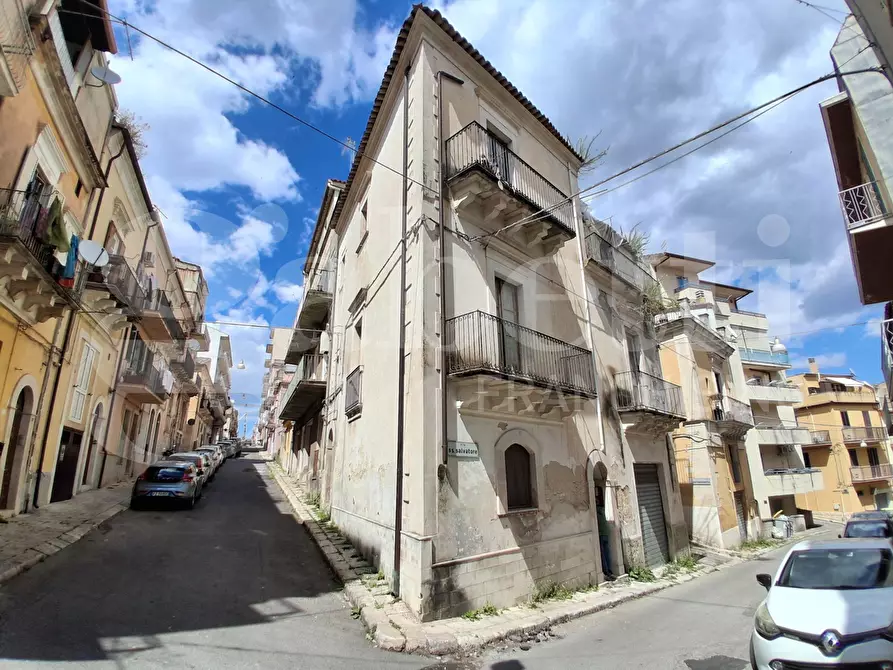 Immagine 1 di Palazzo in vendita  in Via Felicia SchininÃ , 216 a Ragusa