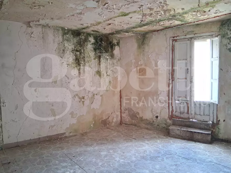 Immagine 15 di Palazzo in vendita  in Via Felicia SchininÃ , 216 a Ragusa