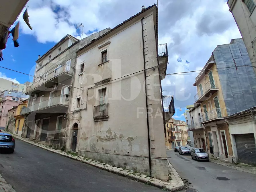 Immagine 21 di Palazzo in vendita  in Via Felicia SchininÃ , 216 a Ragusa
