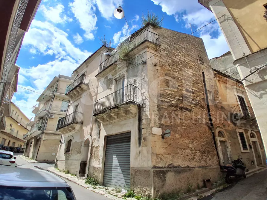Immagine 2 di Palazzo in vendita  in Via Felicia SchininÃ , 216 a Ragusa