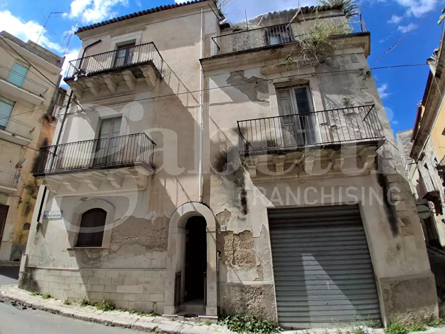 Immagine 3 di Palazzo in vendita  in Via Felicia SchininÃ , 216 a Ragusa