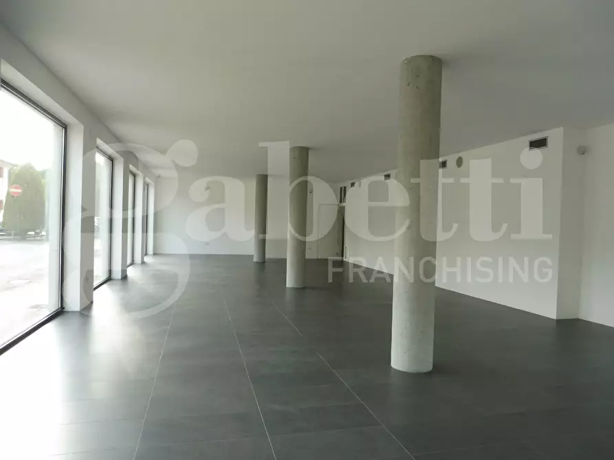 Immagine 4 di Negozio in affitto  in Piazza Risorgimento a Schiavon