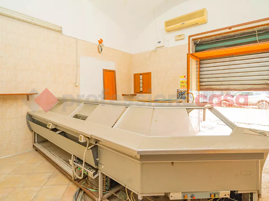 Immagine 10 di Negozio in vendita  in Corso San Giovanni a Teduccio, 820 a Napoli