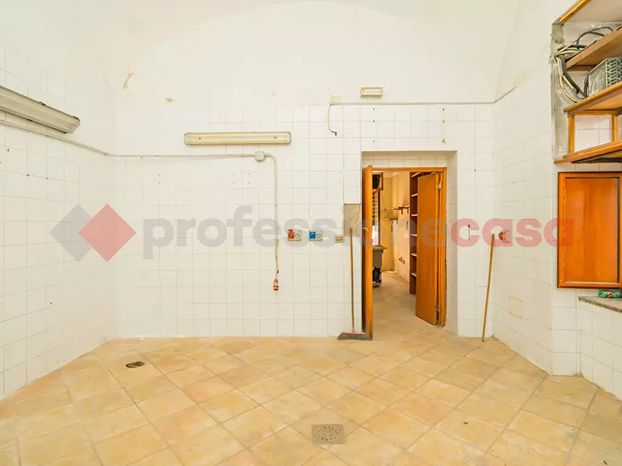 Immagine 18 di Negozio in vendita  in Corso San Giovanni a Teduccio, 820 a Napoli