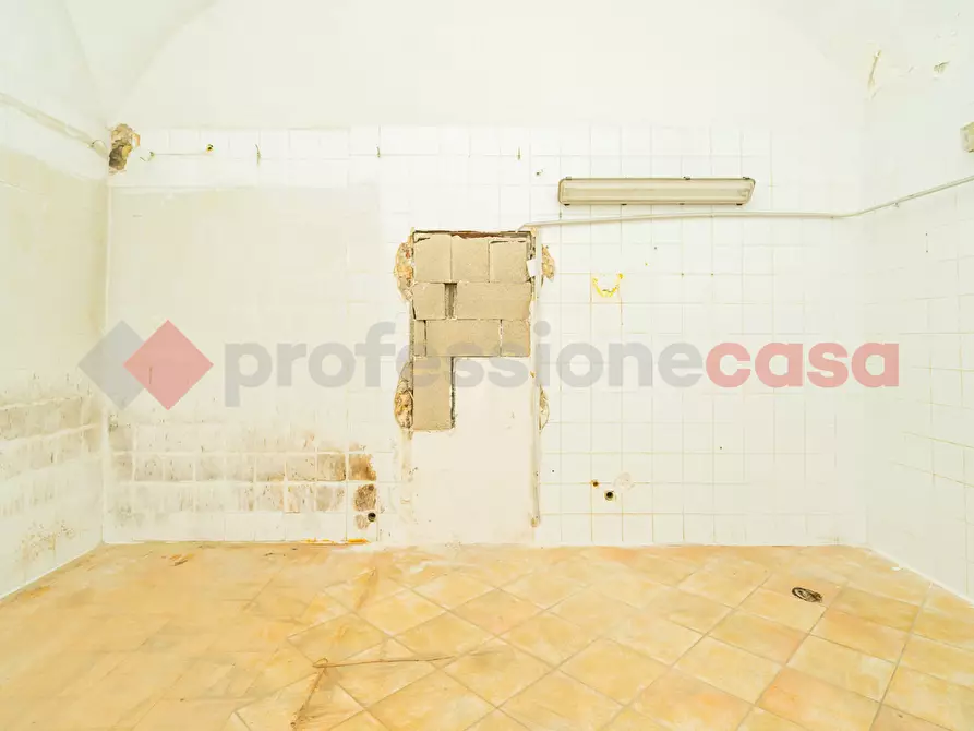 Immagine 15 di Negozio in vendita  in Corso San Giovanni a Teduccio, 820 a Napoli