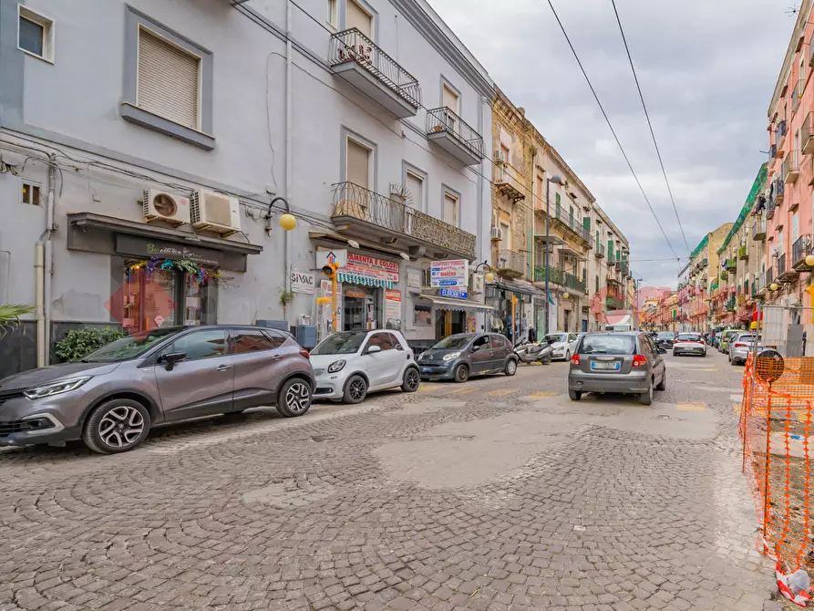 Immagine 2 di Negozio in vendita  in Corso San Giovanni a Teduccio, 820 a Napoli