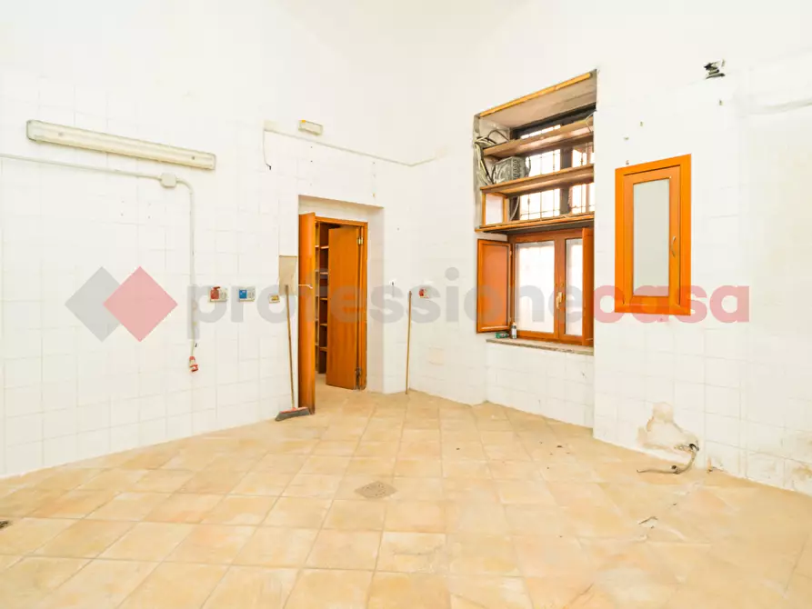 Immagine 19 di Negozio in vendita  in Corso San Giovanni a Teduccio, 820 a Napoli