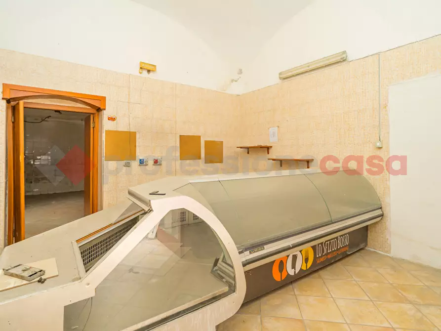Immagine 5 di Negozio in vendita  in Corso San Giovanni a Teduccio, 820 a Napoli