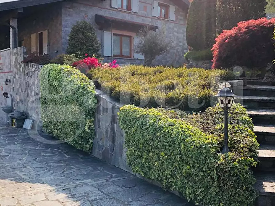 Immagine 1 di Villa in vendita  in Via PONTE OSCURO, snc a Asso