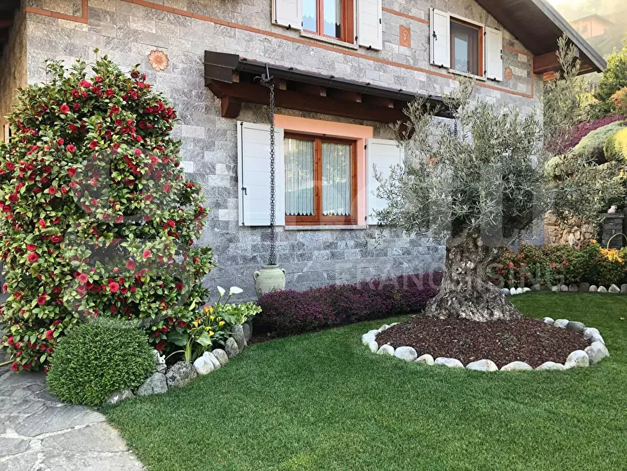 Immagine 6 di Villa in vendita  in Via PONTE OSCURO, snc a Asso