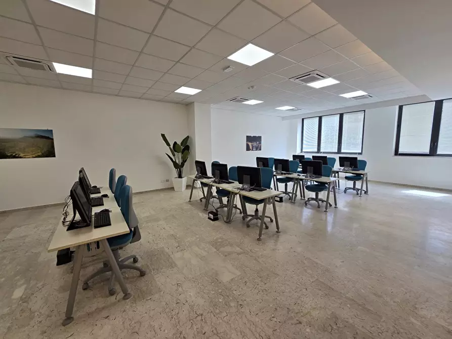 Immagine 18 di Ufficio in affitto  in Via Lincoln, 21 a Palermo
