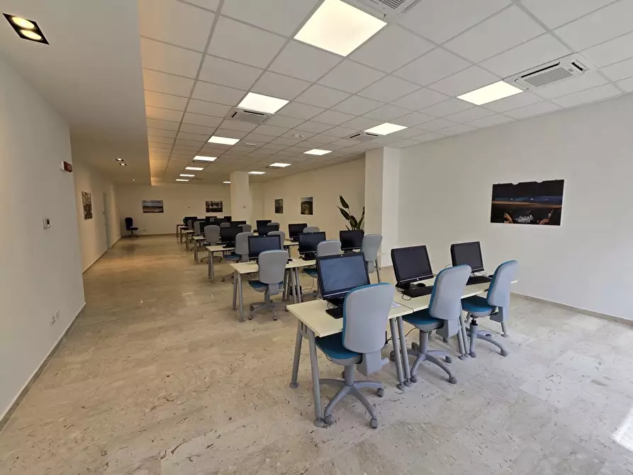 Immagine 20 di Ufficio in affitto  in Via Lincoln, 21 a Palermo