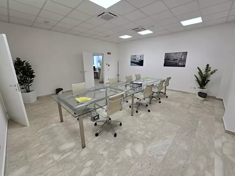 Immagine 13 di Ufficio in affitto  in Via Lincoln, 21 a Palermo