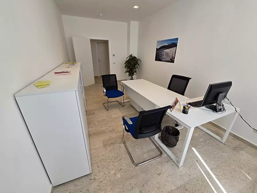 Immagine 12 di Ufficio in affitto  in Via Lincoln, 21 a Palermo