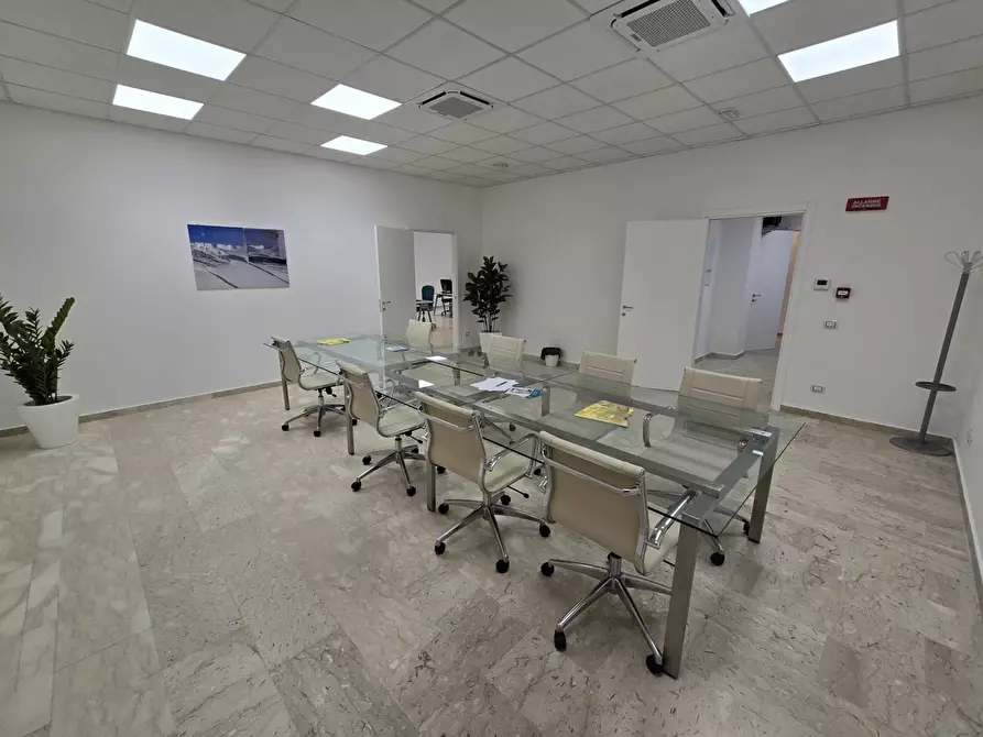 Immagine 15 di Ufficio in affitto  in Via Lincoln, 21 a Palermo