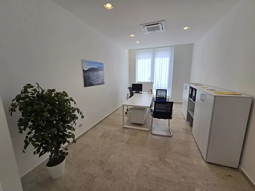 Immagine 11 di Ufficio in affitto  in Via Lincoln, 21 a Palermo