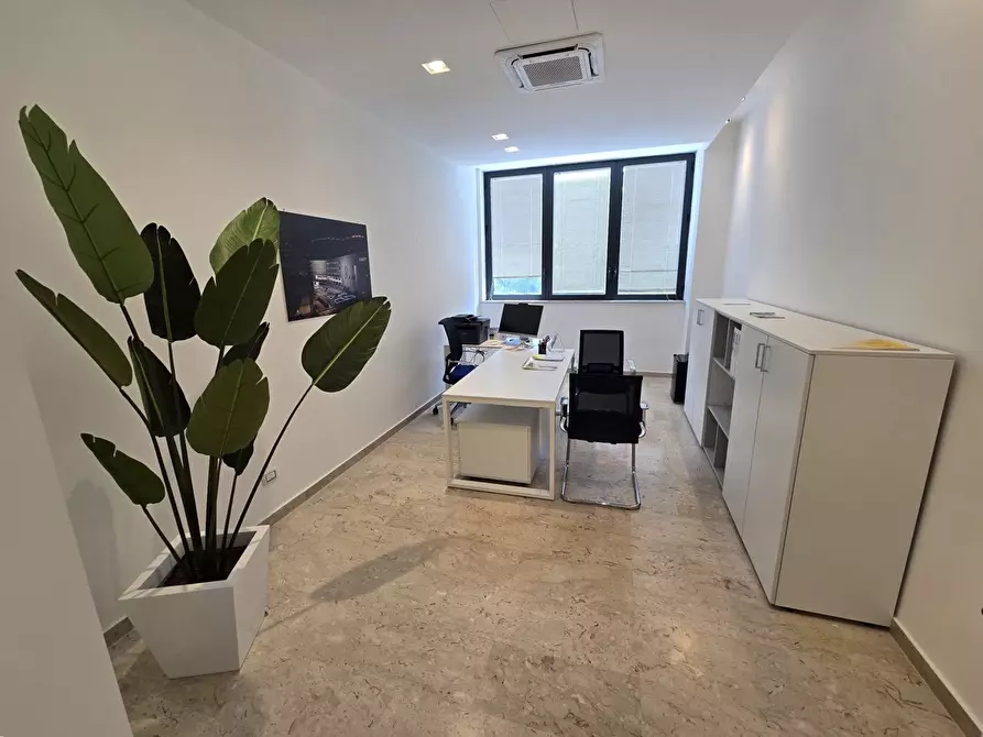 Immagine 10 di Ufficio in affitto  in Via Lincoln, 21 a Palermo