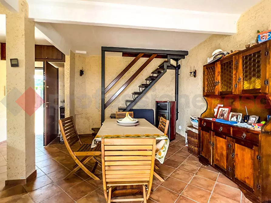Immagine 9 di Villa in vendita  in Via Circonvallazione Cerano, 24 a Torre Cajetani