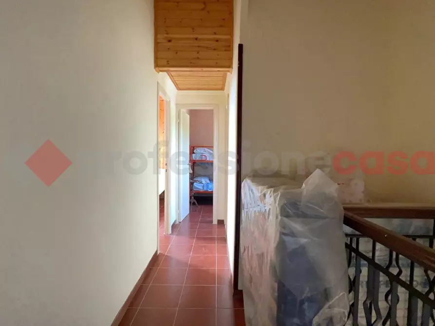 Immagine 5 di Villa in vendita  in Via Circonvallazione Cerano, 24 a Torre Cajetani