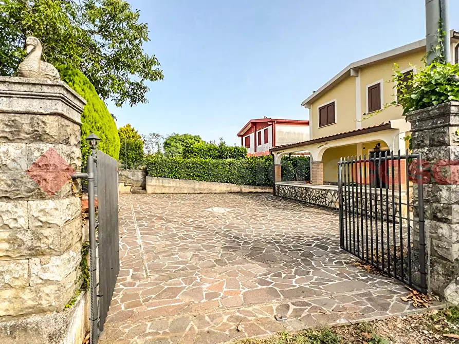 Immagine 18 di Villa in vendita  in Via Circonvallazione Cerano, 24 a Torre Cajetani