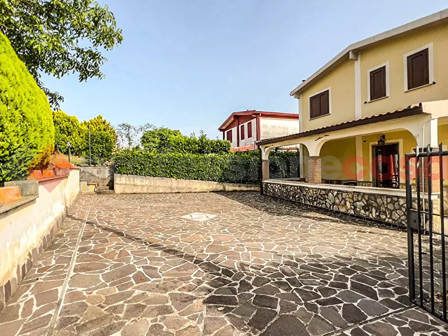 Immagine 15 di Villa in vendita  in Via Circonvallazione Cerano, 24 a Torre Cajetani