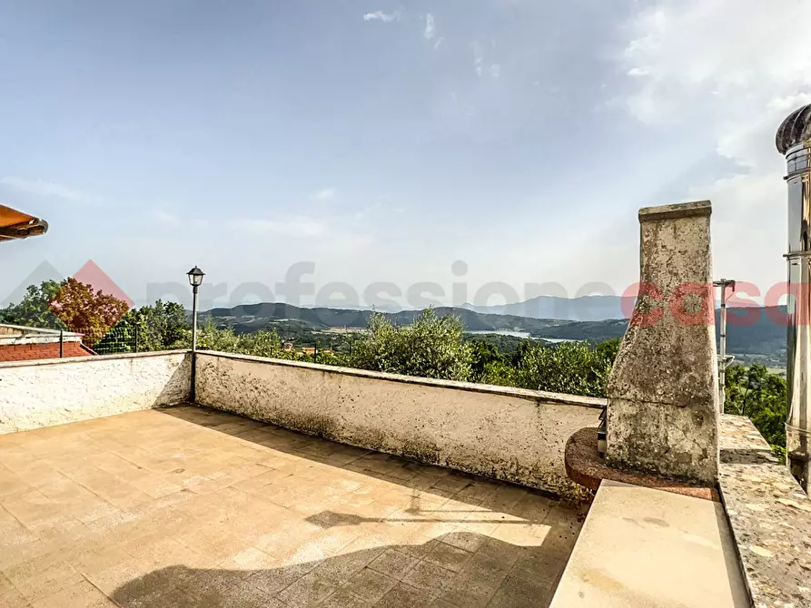 Immagine 4 di Villa in vendita  in Via Circonvallazione Cerano, 24 a Torre Cajetani