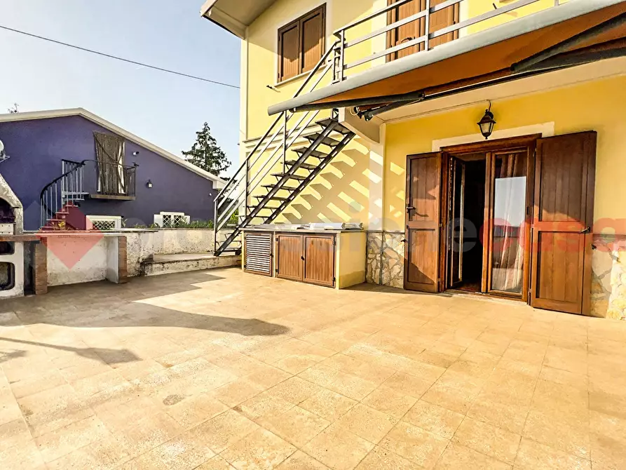 Immagine 10 di Villa in vendita  in Via Circonvallazione Cerano, 24 a Torre Cajetani