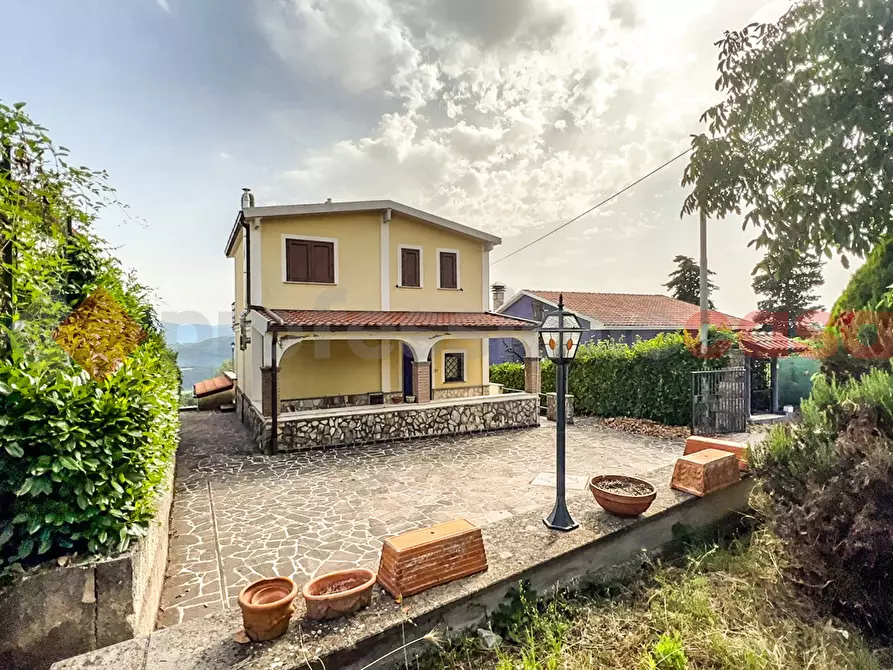 Immagine 13 di Villa in vendita  in Via Circonvallazione Cerano, 24 a Torre Cajetani