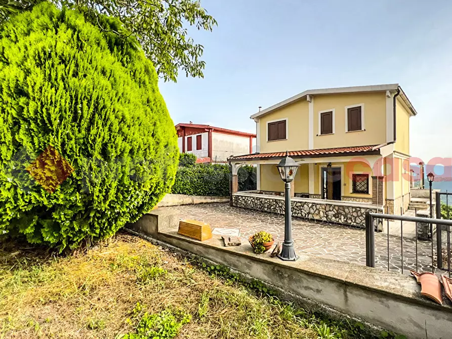 Immagine 17 di Villa in vendita  in Via Circonvallazione Cerano, 24 a Torre Cajetani