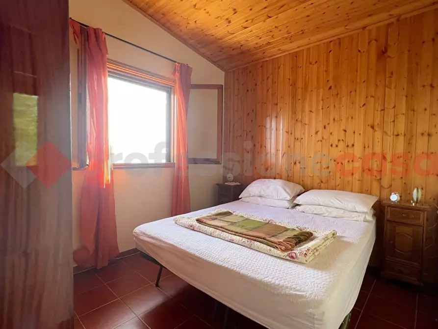 Immagine 8 di Villa in vendita  in Via Circonvallazione Cerano, 24 a Torre Cajetani