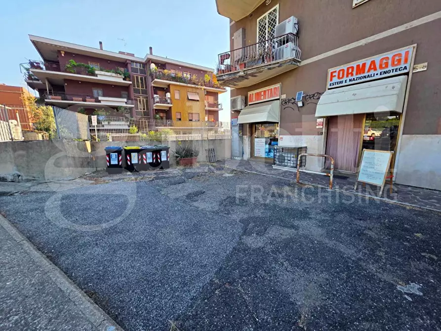 Immagine 2 di Attività commerciale in vendita  in Via di Bravetta, 578 a Roma