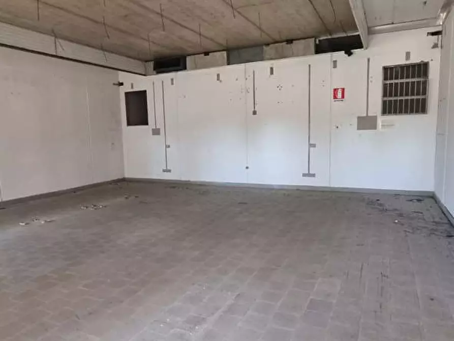 Immagine 15 di Palazzo in vendita  in Via Adige, 81 a Melilli