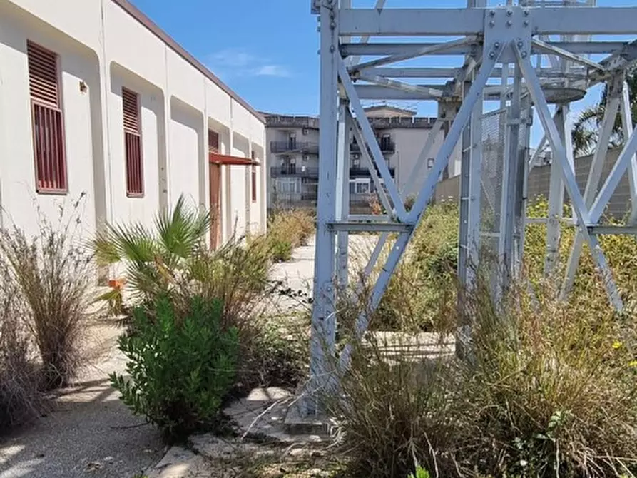 Immagine 10 di Palazzo in vendita  in Via Adige, 81 a Melilli